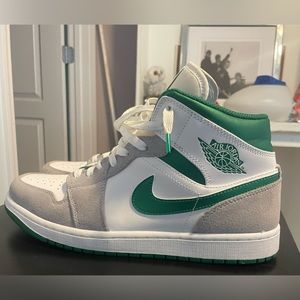 NWOB Jordan 1 mid SE “Grey Pine Green” men size 10.5